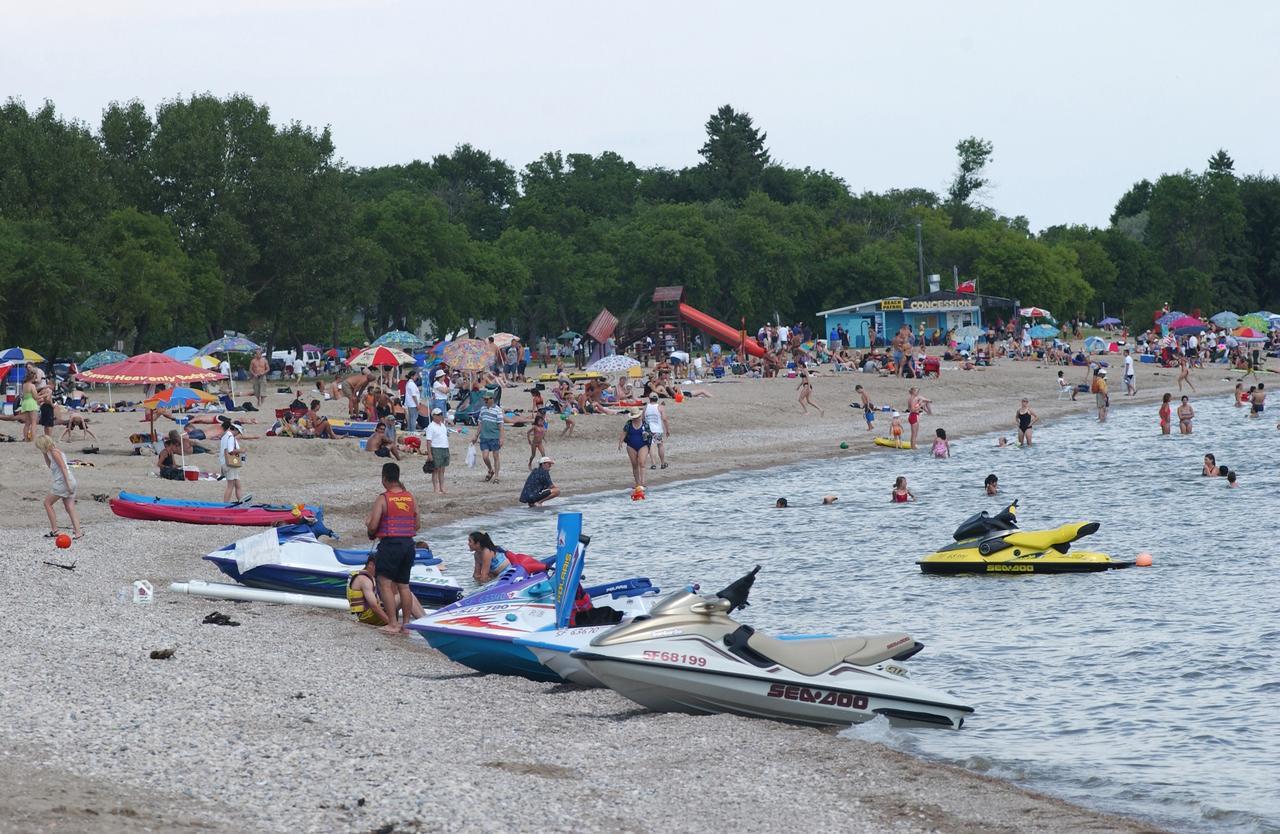 Lakeview Gimli Resort ภายนอก รูปภาพ